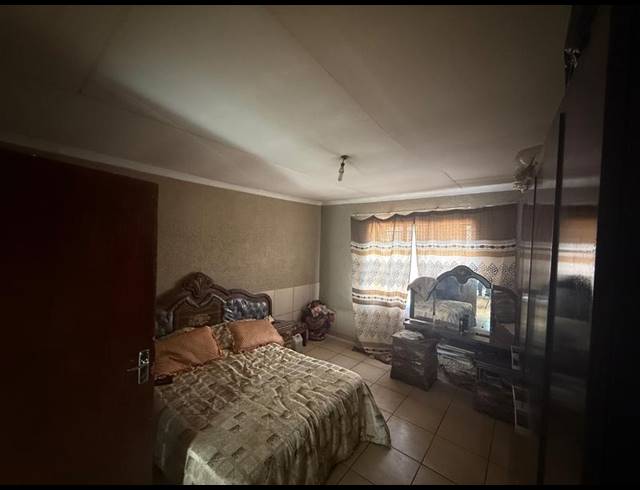 2 BEDROOM HOUSE FOR SALE IN TEMBISA CENTRAL